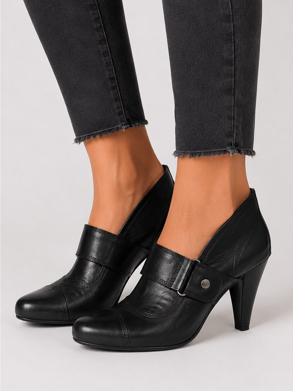 Seychelles Womens Black Almond Toe Leather Hook and Loop High Heel Bootie Size 9